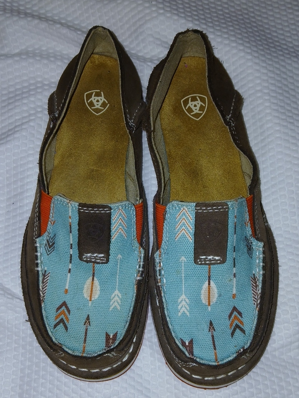 Ladies Size 5.5 Ariat Turquoise Arrow Canvas Slip-On Loafers with Brown Trim
